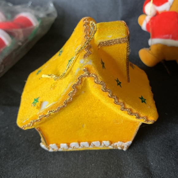 Set of 12 vintage flocked plastic Christmas ornaments - Picture 14 of 16